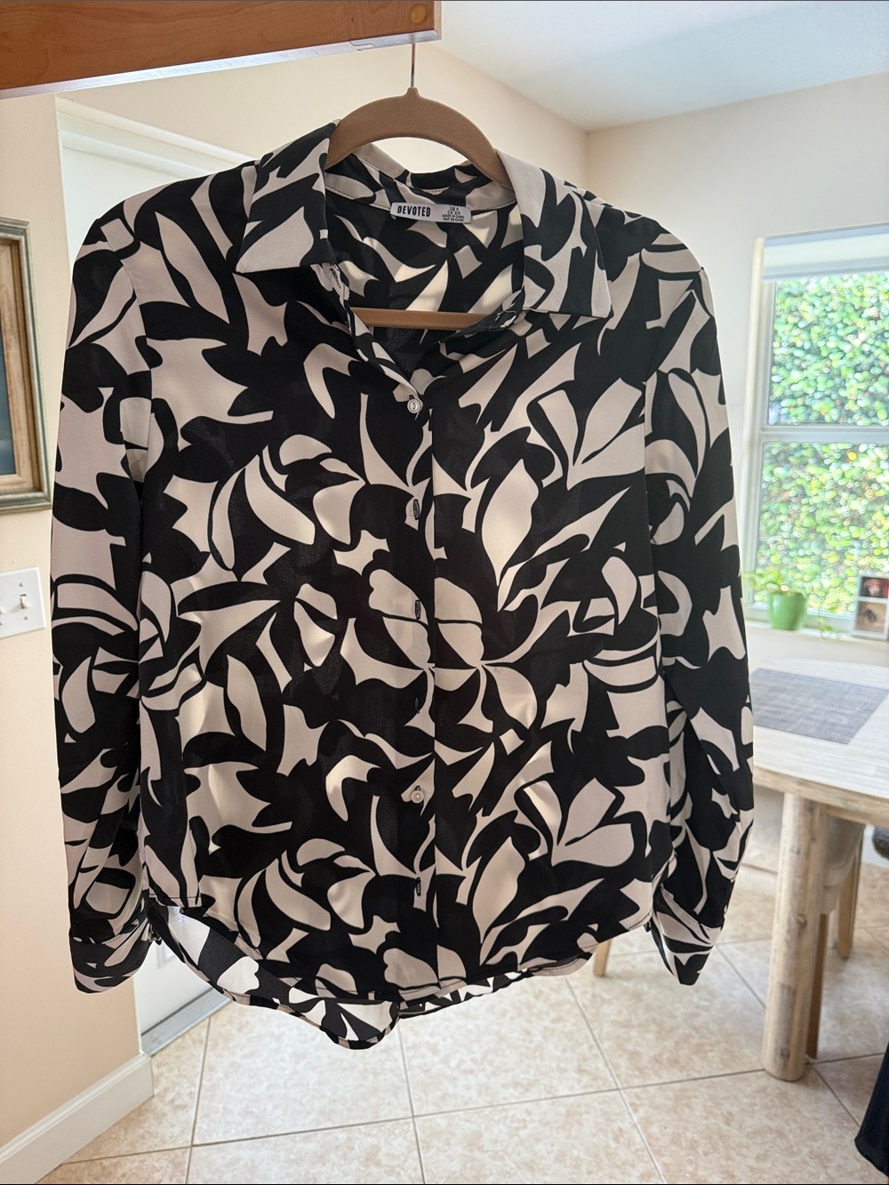 Devoted Black & White Abstract Floral Button-Up Shirt by Devoted